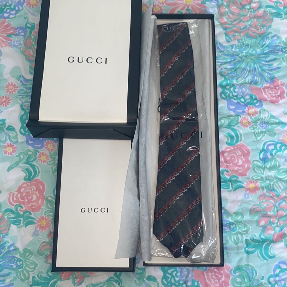 GUCCI ✨ NIB silk tie 7.0